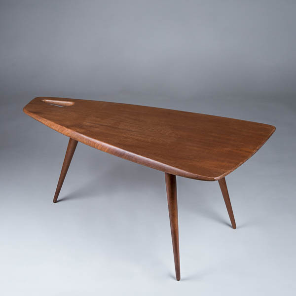 Photographie studio d'une table de designer