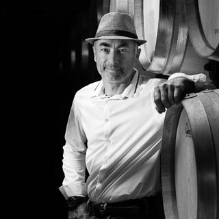 STUDIO-TONELLI-PORTRAIT-PHOTOGRAPHE-PROFESSIONNEL-BORDEAUX-1 Portrait professionnel en noir et blanc d'un vigneron