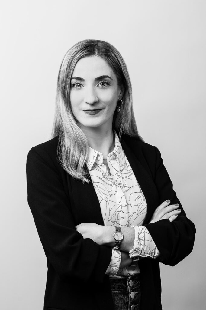 Portrait professionnel en studio à Bordeaux pour profil LinkedIn